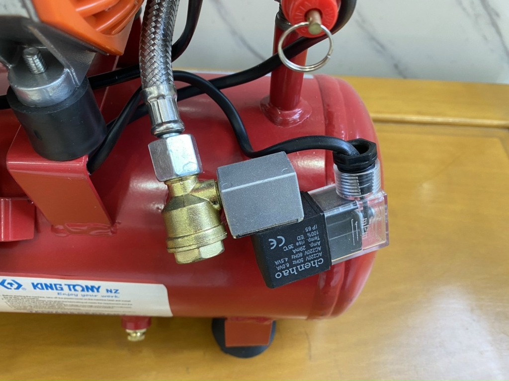 Máy Nén Khí Không Dầu Kingtony 1.5HP 25L KTO-25S