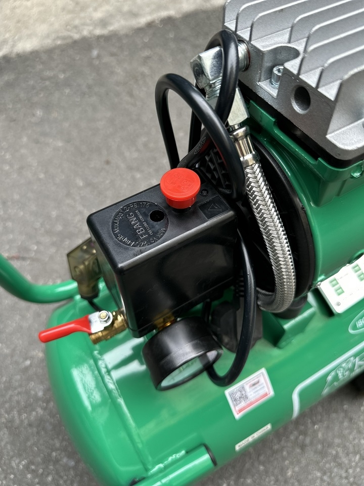 Máy Nén Khí Không Dầu Romano 840W ROMA750/30 30L