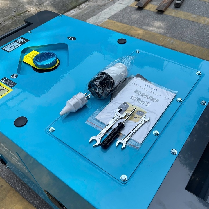 Máy phát điện chạy dầu HAKUDA HKD7000P1PRO 7KW siêu cách âm