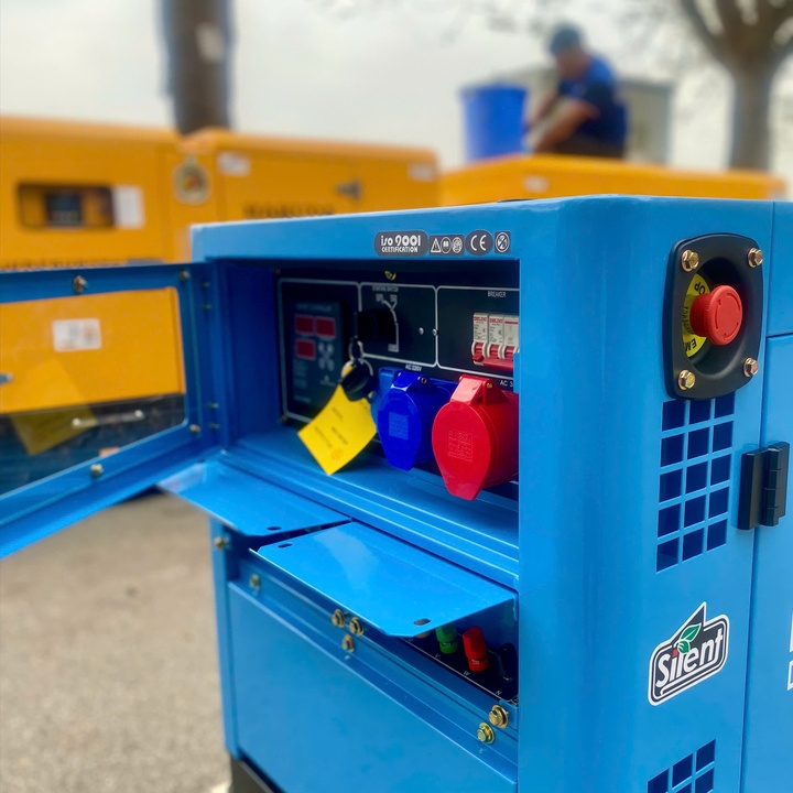 Máy phát điện chạy dầu diesel 12KW HAKUDA HKD13KP3EP 3 pha chống ồn