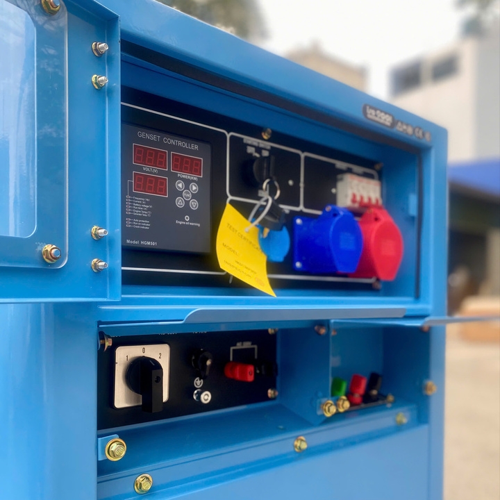 Máy phát điện chạy dầu diesel 12KW HAKUDA HKD13KP3EP 3 pha chống ồn