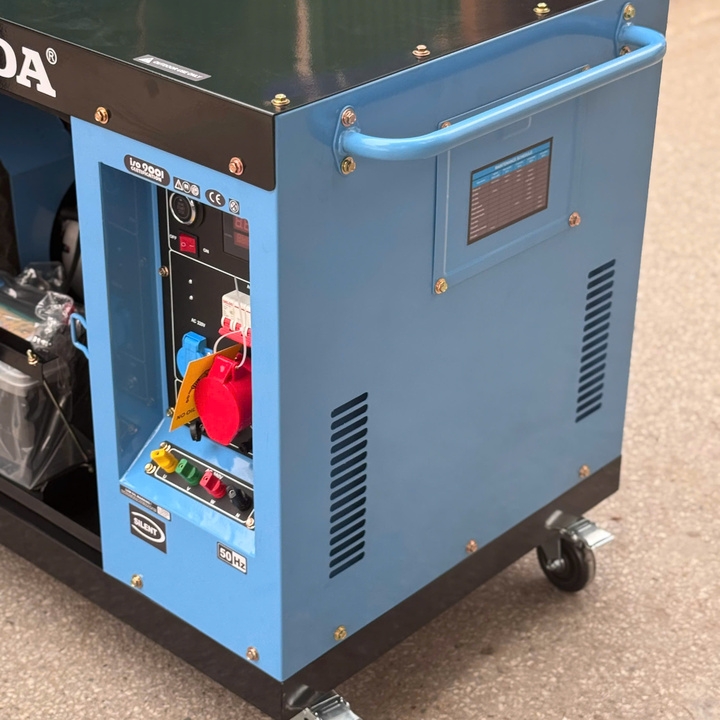 Máy phát điện chạy dầu HAKUDA 8KW HKD8500P3A 380V đề