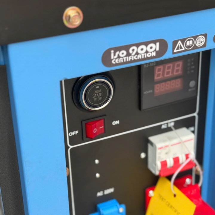Máy phát điện chạy dầu HAKUDA 8KW HKD8500P3A 380V đề
