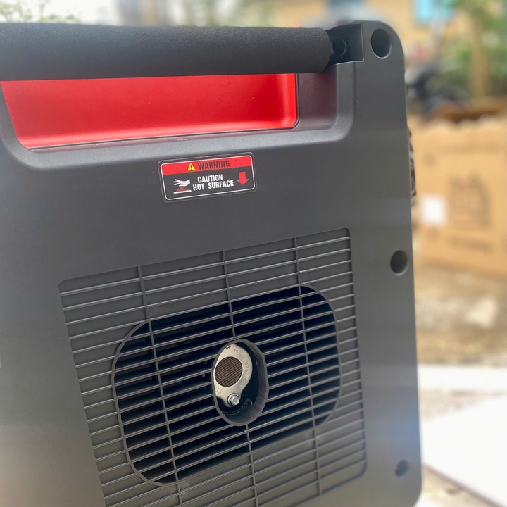 Máy phát điện chạy xăng inverter 5KW HAKUDA HKD5500ie siêu cách âm