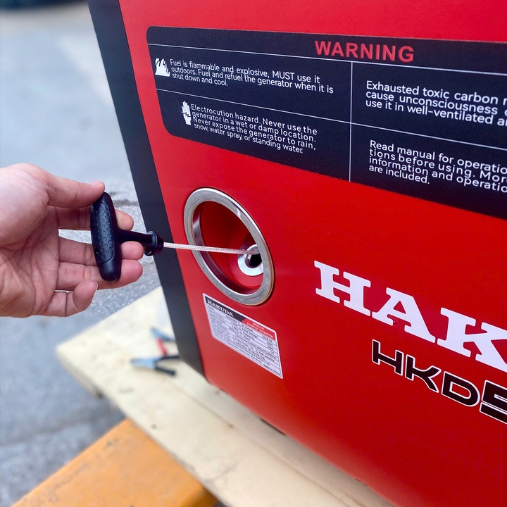 Máy phát điện chạy xăng inverter 5KW HAKUDA HKD5500ie siêu cách âm