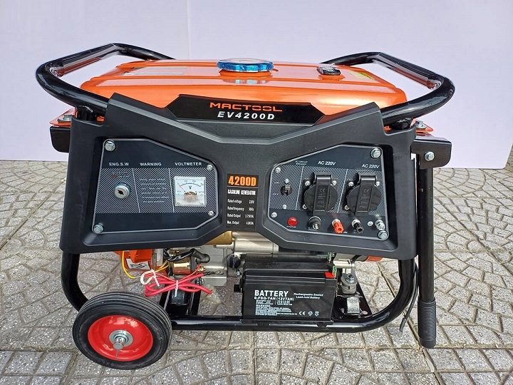 Máy Phát Điện Chạy Xăng 4KVA Mactool EV4200D Có Đề