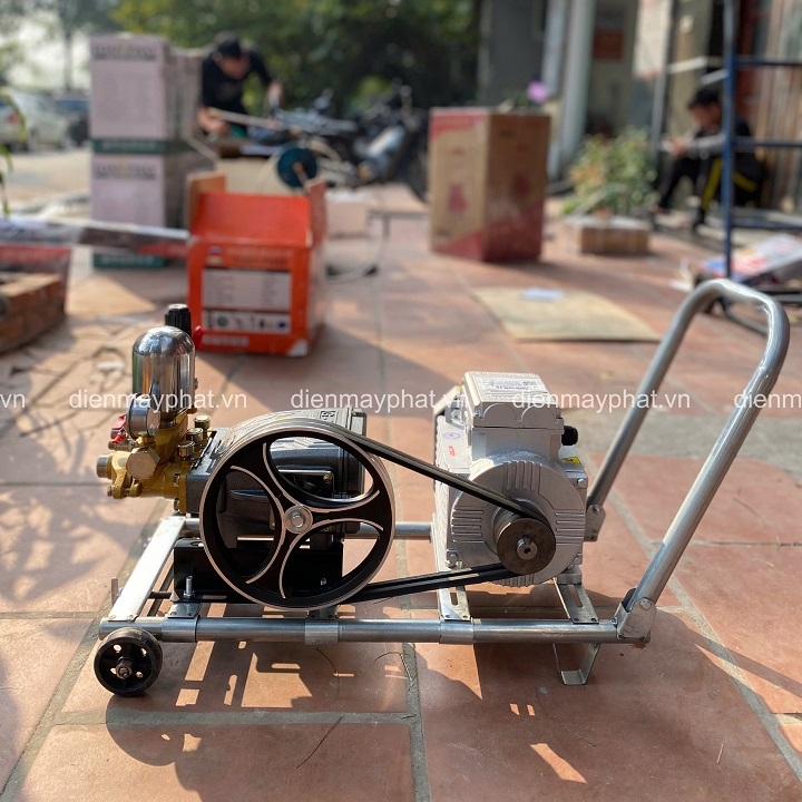 Máy phun xịt thuốc dây đai Gmax 2HP GM22TS Piston Sứ