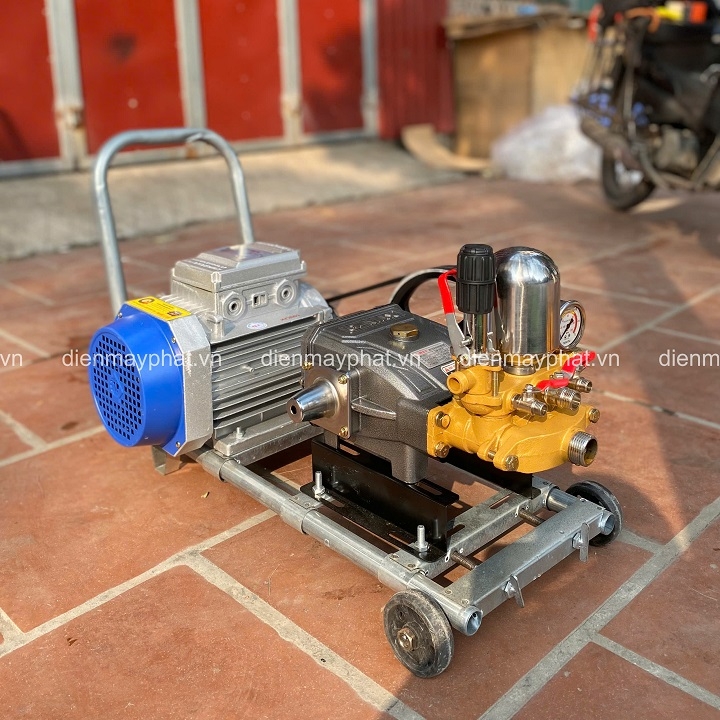 Máy phun xịt thuốc dây đai Gmax 2HP GM22TS Piston Sứ