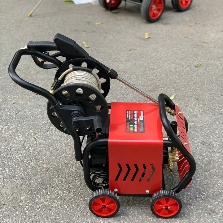 Máy rửa xe rulo cuộn dây 3000W HAKUDA MRXHKD3000