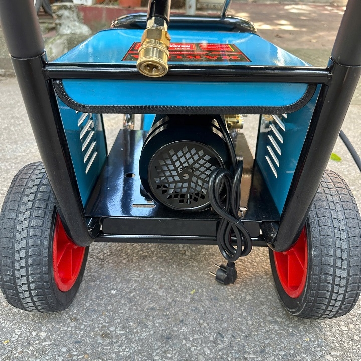 Máy xịt rửa xe cao áp HAKUDA 3KW MRXCAHKD3500-1