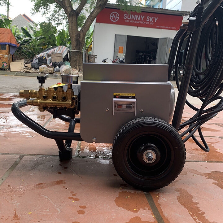 Máy rửa xe cao áp LUBA LT-17MB 2.2KW