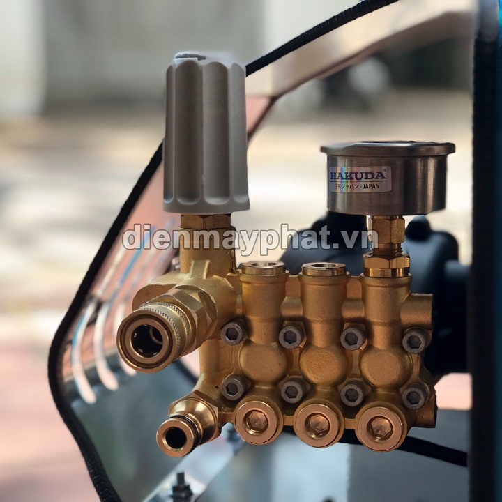 Máy rửa xe cao áp HAKUDA 2KW 2000 HKD piston sứ