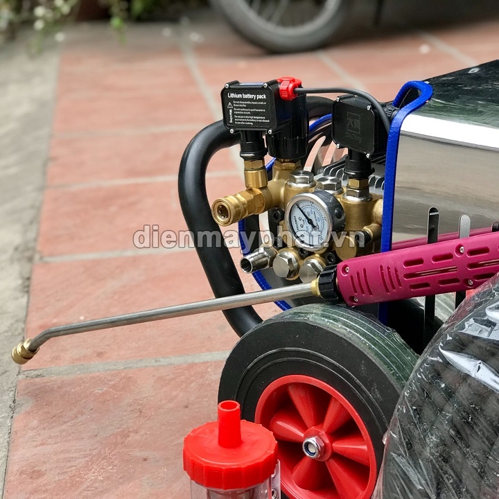 Máy rửa xe cao áp HAKUDA 3KW HKD3000