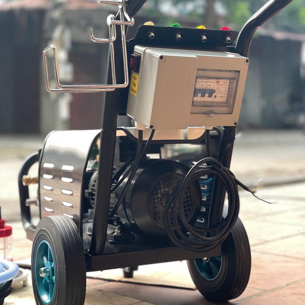 Máy rửa xe công nghiệp 4KW Nakawa 2580PSI TX-40 piston sứ 3 pha