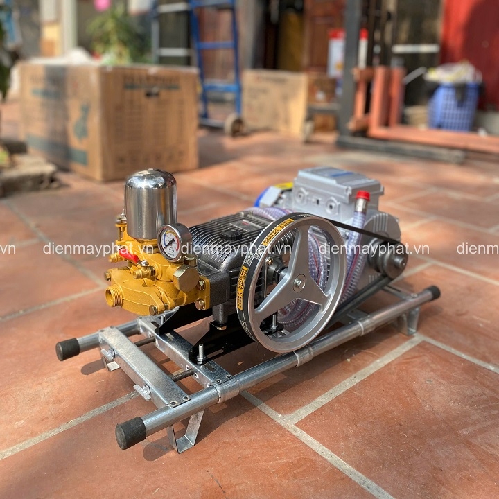 Máy rửa xe dây đai GMAX 3KW GM58TT