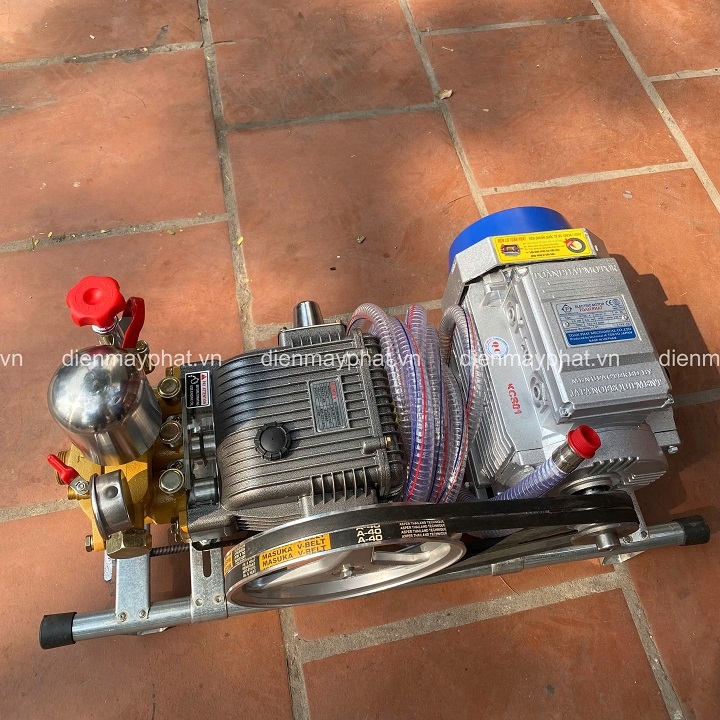 Máy rửa xe dây đai GMAX 3KW GM58TT