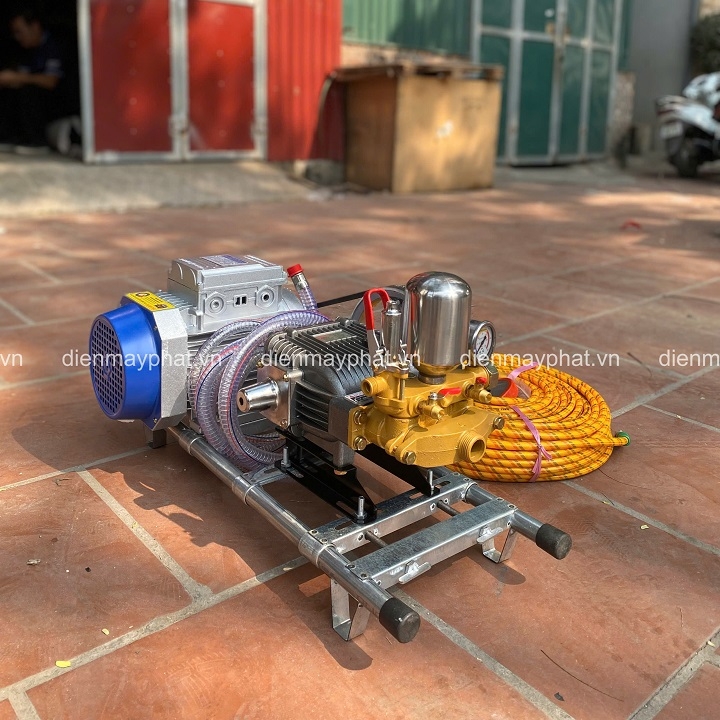 Máy rửa xe dây đai GMAX 3KW GM58TT