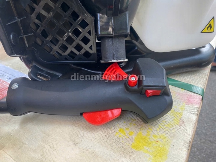 Máy thổi lá 4 thì Yataka 2.7KW CS-7650