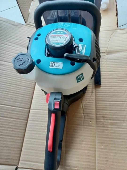 Máy tỉa rào chạy xăng 2 thì TOTAL 1HP TGT5265511