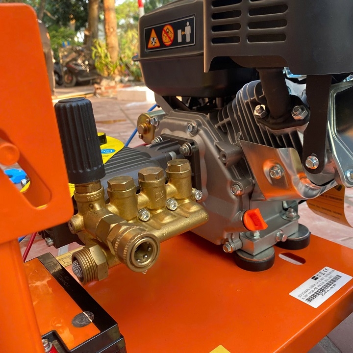 Máy xịt rửa cao áp chạy xăng JETTA 6.5HP JET-2500GFB