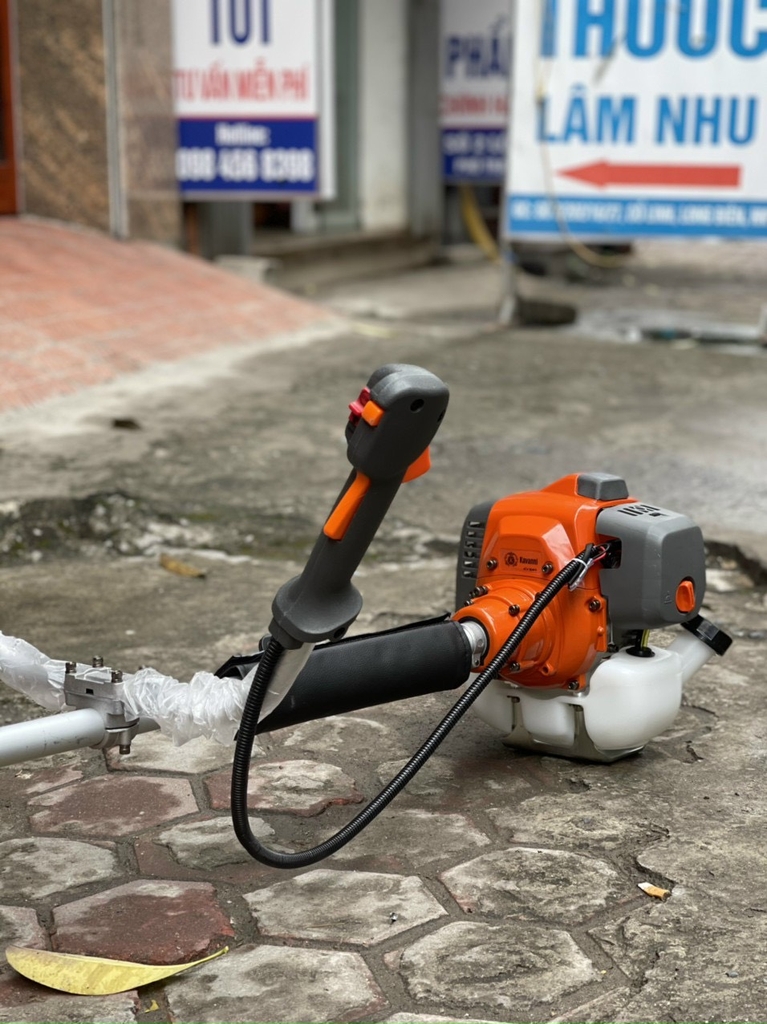 Máy Cắt Cỏ 2 Thì Kamastsu 1600W KM541