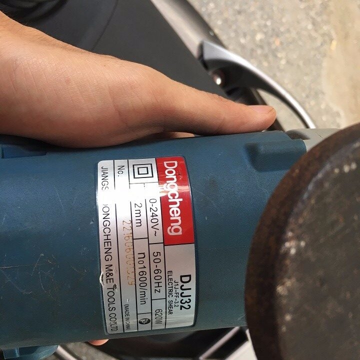 Máy cắt tôn Dongcheng 710W DJJ32