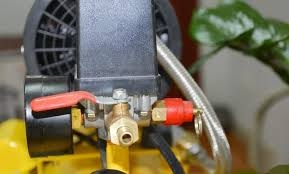 Máy Nén Khí Không Dầu Wing 3/4HP 12L TW-OF550-12L