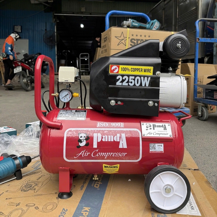 Máy nén khí có dầu 2250W PANDA 30L PT30PRO