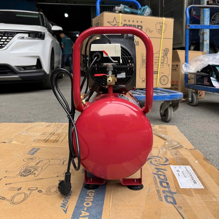 Máy nén khí có dầu 2250W PANDA 30L PT30PRO