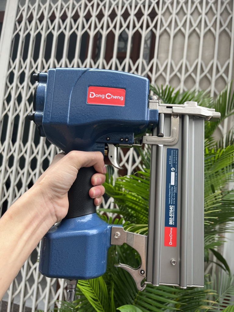 Súng bắn đinh bê tông Dongcheng D03-ST64C