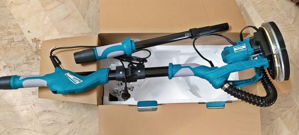 Máy chà tường cầm tay cần dài TWS10501 TOTAL 1050W