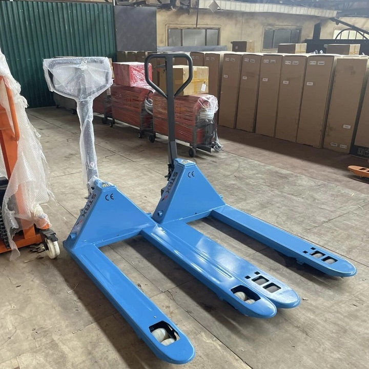 Xe nâng hàng tay thấp càng rộng STAXX 5 tấn