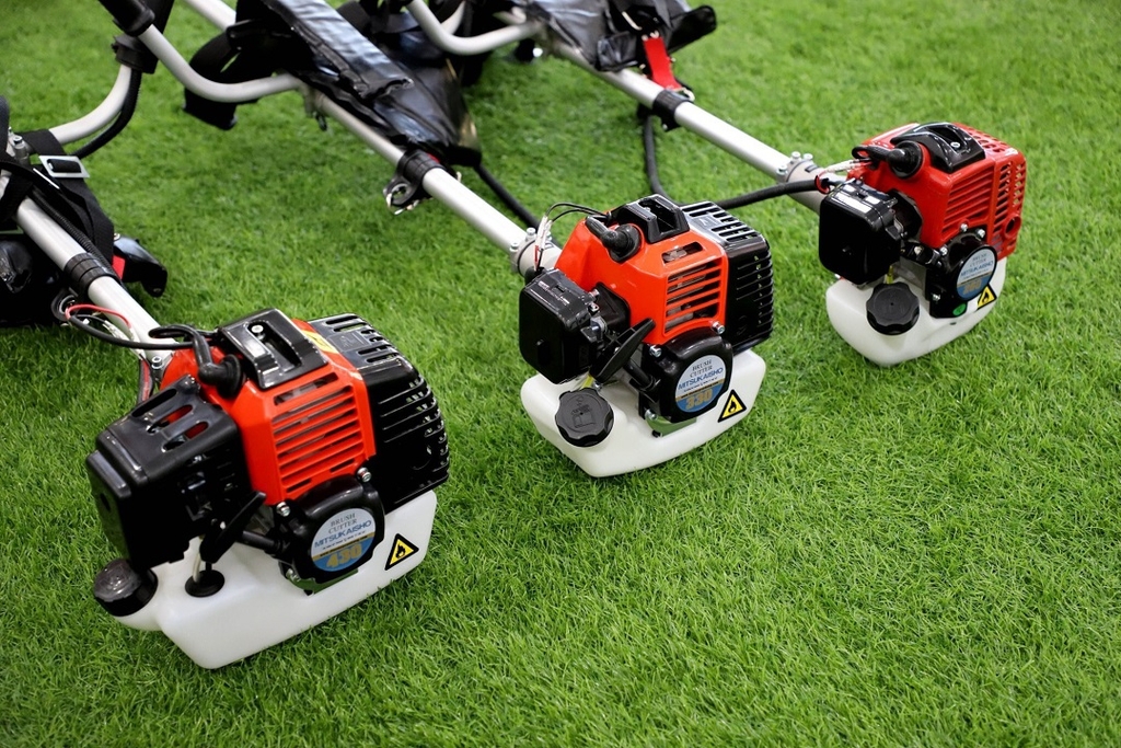 Máy cắt cỏ chạy xăng 2 thì MITSUKAISHO 143 1470W