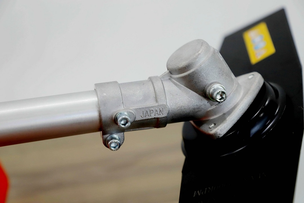 Máy cắt cỏ chạy xăng 2 thì MITSUKAISHO 330 900W