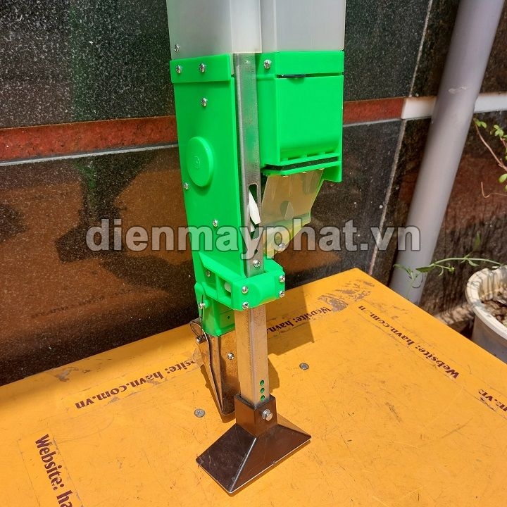 Máy gieo ngô, trồng lạc, tỉa bắp, gieo thóc lúa nương Vinafarm VNGH-2000