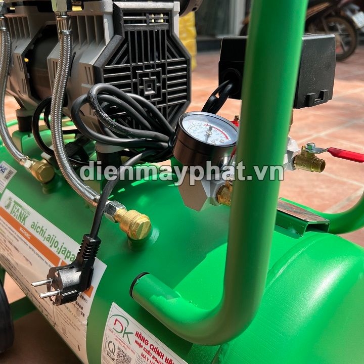 Máy Nén Khí Không Dầu Giảm Âm Tupank 4HP 50L TAK-50KD