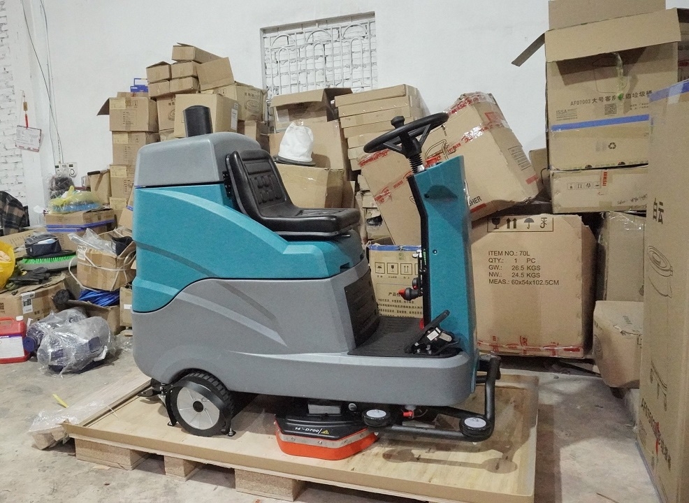 Máy Chà Sàn Liên Hợp Ngồi Lái Kumisai KMS 90B