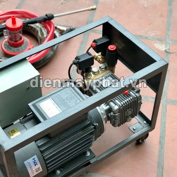 Máy rửa xe cao áp HOÀNG ANH 3KW HA2200