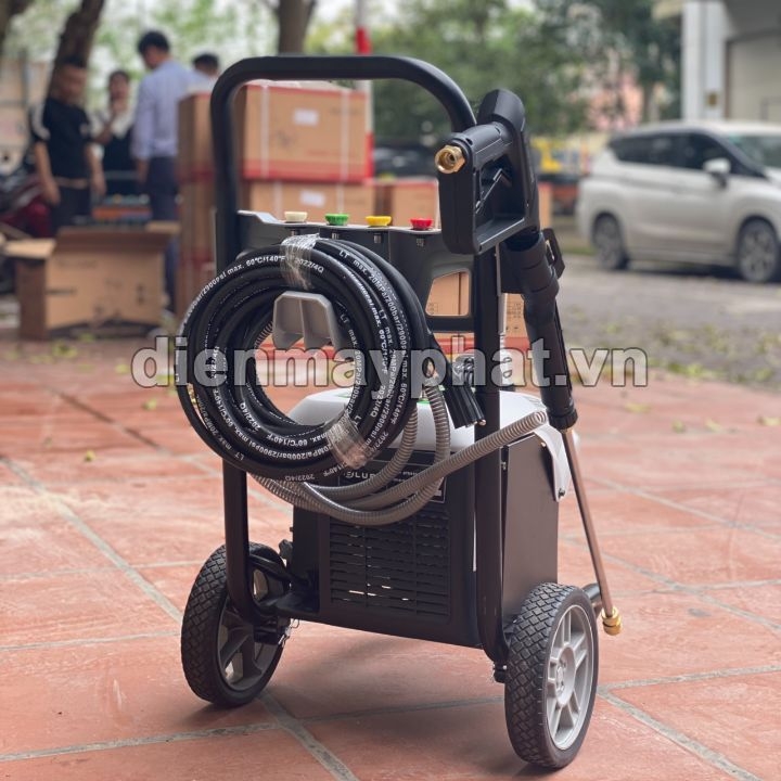 Máy rửa xe cao áp LUBA LT-593 2.2KW