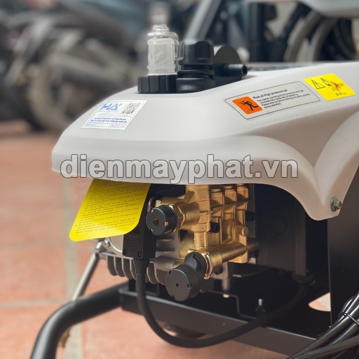Máy rửa xe cao áp LUBA LT-593 2.2KW