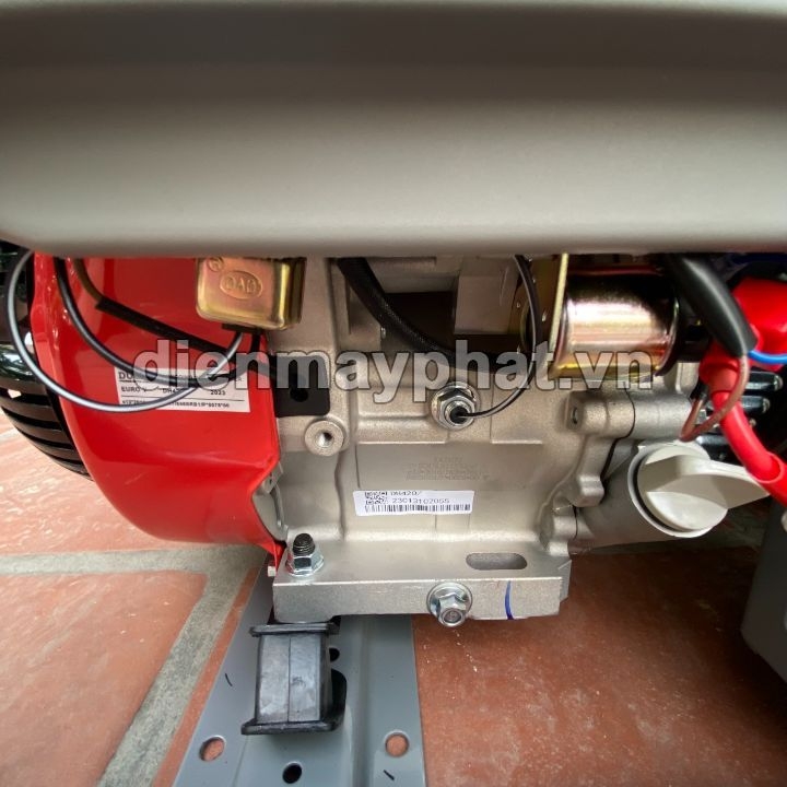 Máy phát điện chạy xăng ISKRA 6KW DG9250E đề