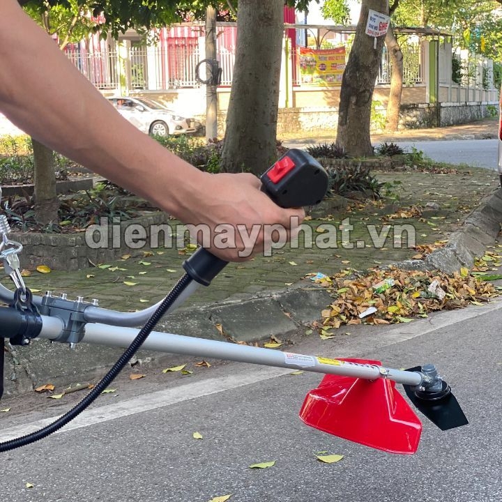 Máy cắt cỏ 2 thì 1500W KAMASTSU KM430