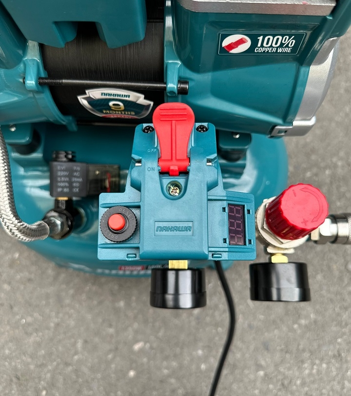 Máy nén khí không dầu NAKAWA 1350W NKBH1812PRO 12L