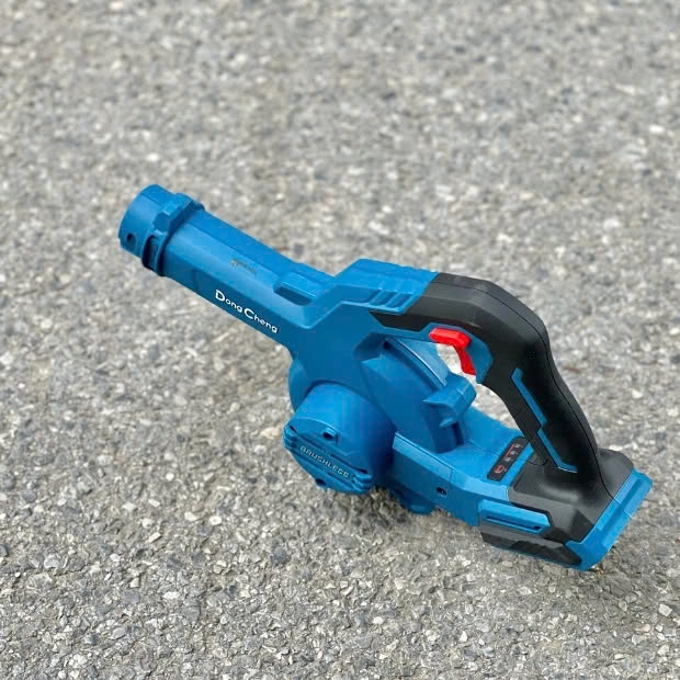 Máy thổi bụi dùng pin DongCheng DCQF32 20V (body)