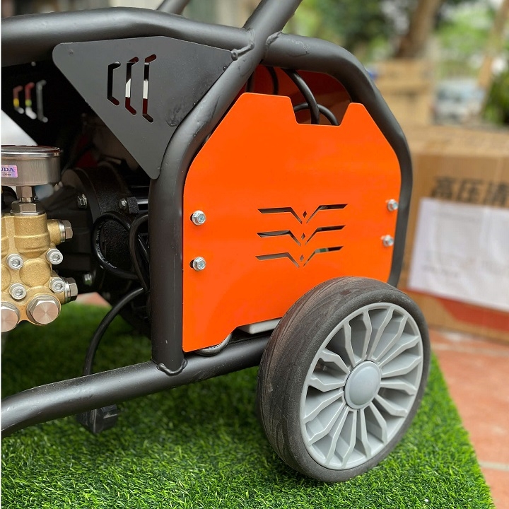 Máy rửa xe cao áp 4KW HAKUDA 4000 Pro rulo cuộn