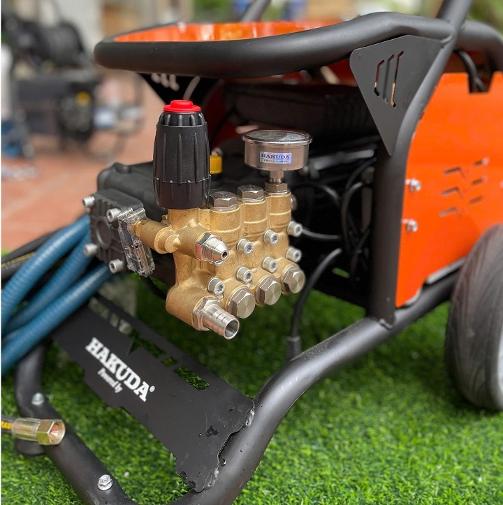 Máy rửa xe cao áp 4KW HAKUDA 4000 Pro rulo cuộn