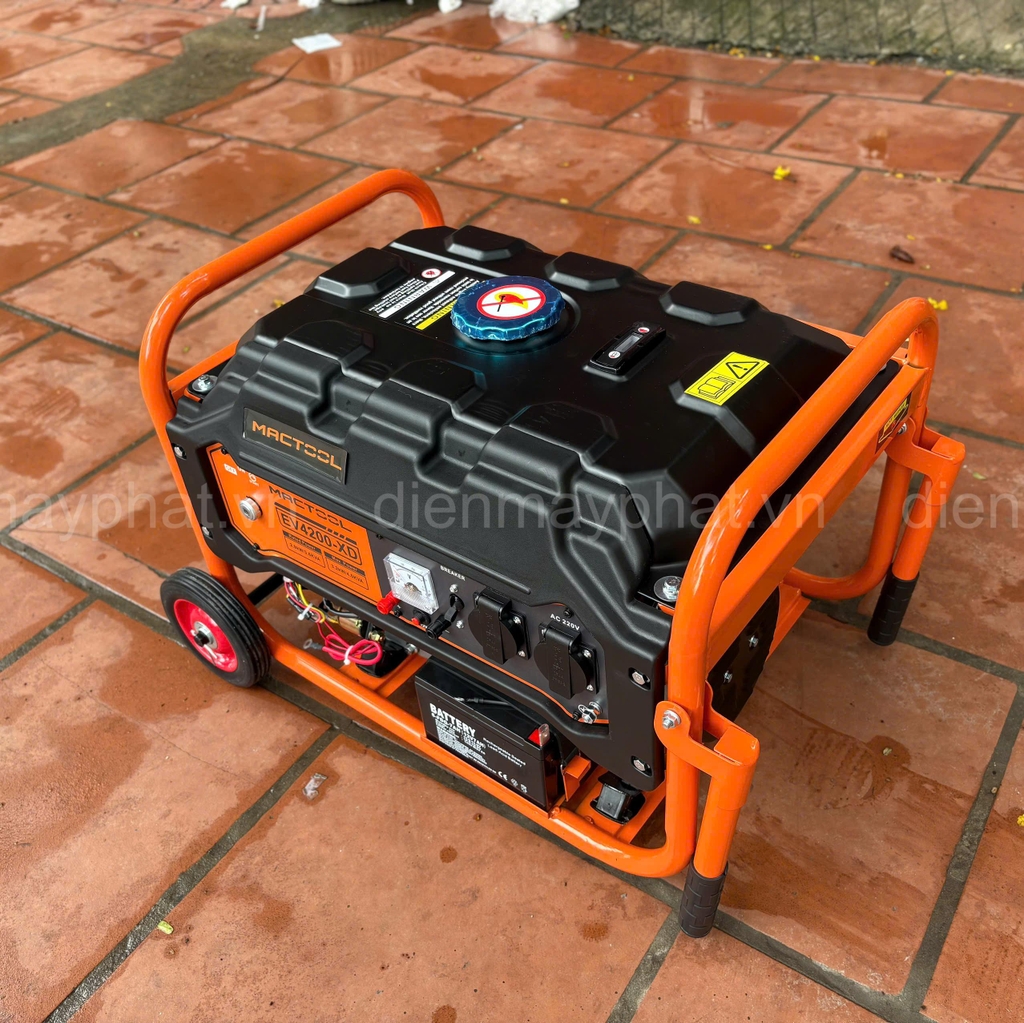 Máy phát điện chạy xăng 3KW MACTOOL EV4200-XD đề nổ