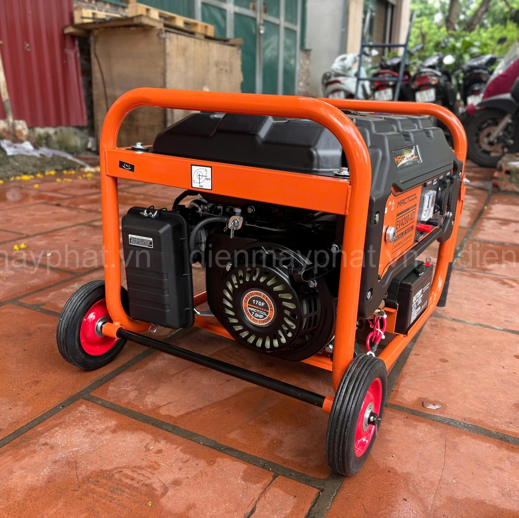 Máy phát điện chạy xăng 3KW MACTOOL EV4200-XD đề nổ
