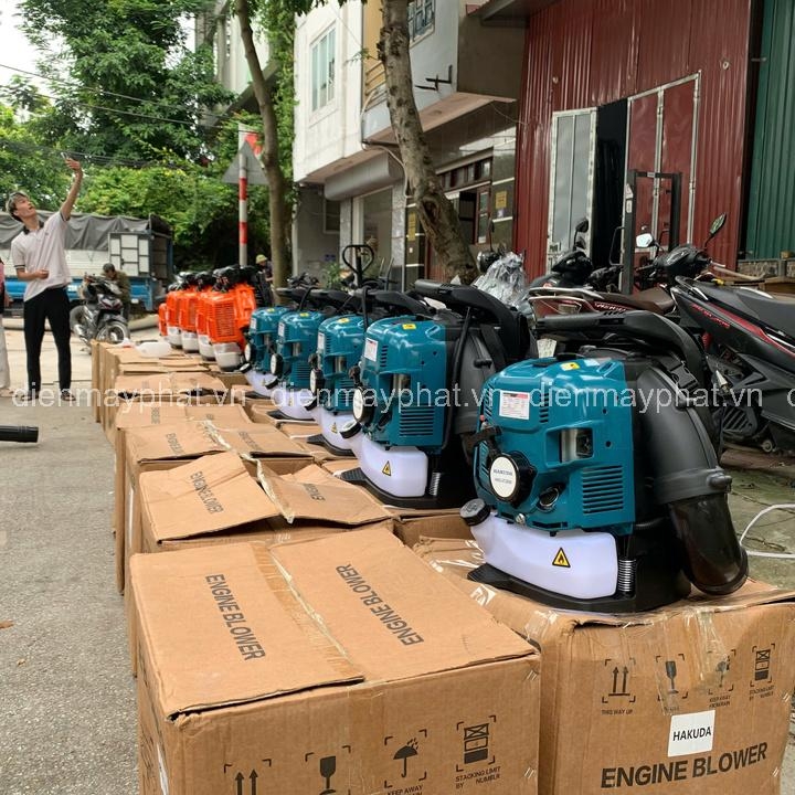 Máy thổi bụi đeo vai 4 thì HAKUDA HKD4T2800 2.8KW