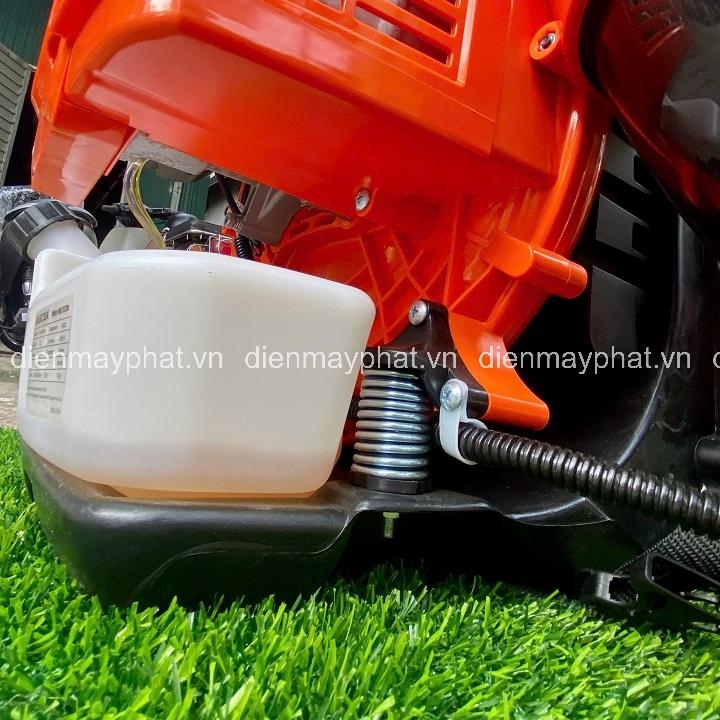 Máy thổi bụi đeo vai 2 thì HAKUDA HKD2T3700 3.7KW